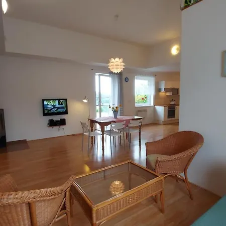 V Kosove Lejlighed Kamenný Újezd